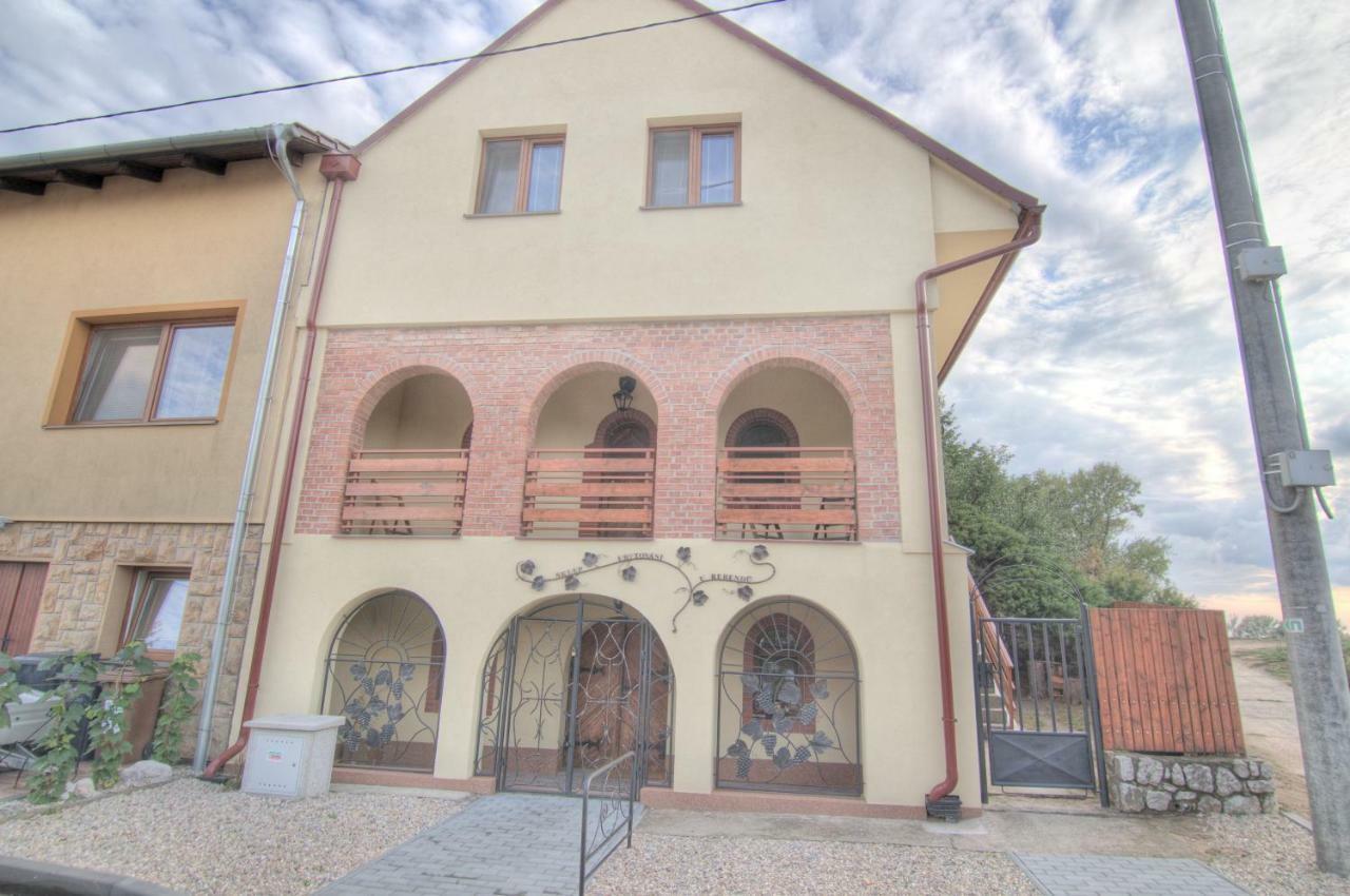 Vinny Sklep A Ubytovani U Rebendu Tvrdonice Exterior photo